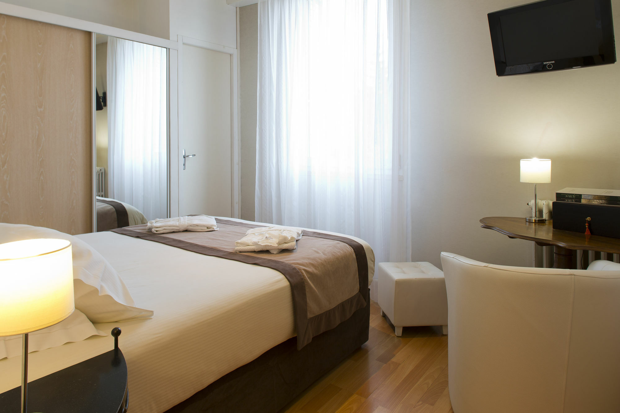 The Originals Boutique, Hotel Du Pont Roupt, Mende Exteriör bild